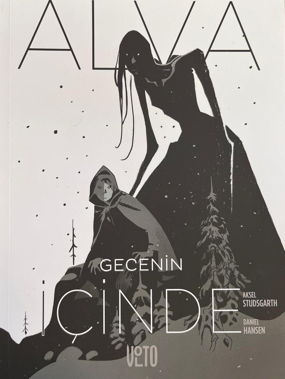 Alva Gecenin İçinde (Sert Kapak)