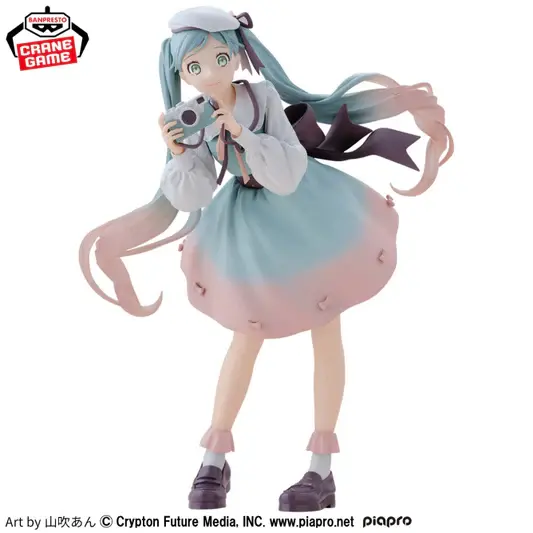 Hatsune Miku - Holiday Memories Camera Figure