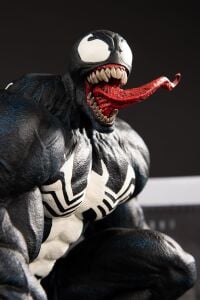 Marvel Venom 1-6th Scale Collectible with Scene & Comic