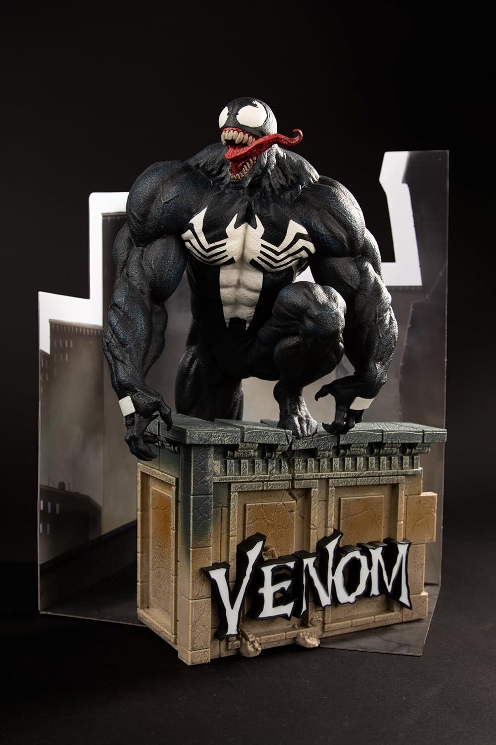 Marvel Venom 1-6th Scale Collectible with Scene & Comic