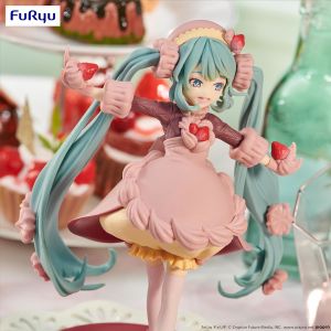 Hatsune Miku SweetSweets Strawberry Chocolate Short Figure