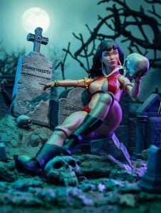 Frazetta Girls Vampirella 1:12 Scale Action Figure